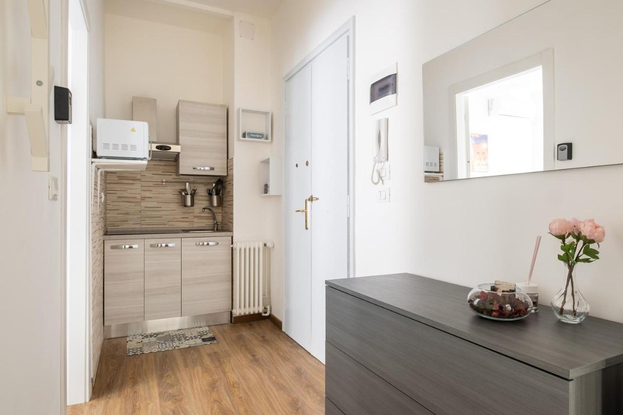 Studio 24 - Holiday & Business Apartment โบโลญญา ภายนอก รูปภาพ