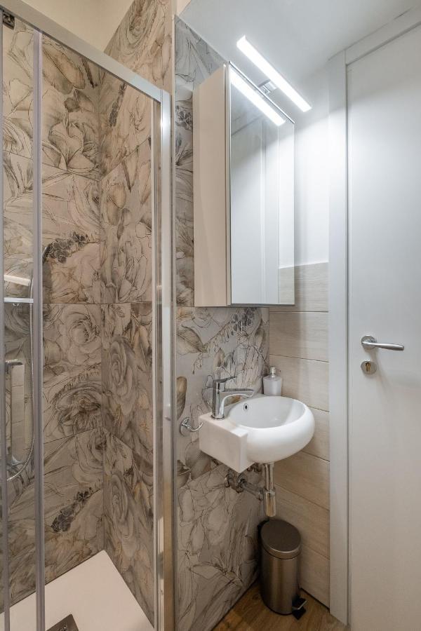 Studio 24 - Holiday & Business Apartment โบโลญญา ภายนอก รูปภาพ