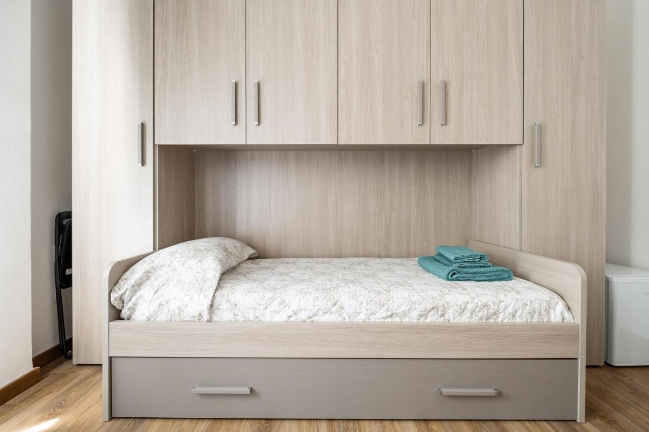 Studio 24 - Holiday & Business Apartment โบโลญญา ภายนอก รูปภาพ